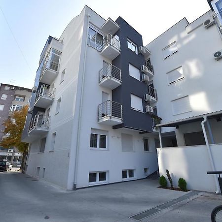 Apartment Sinisa With Garage Нови-Сад Экстерьер фото